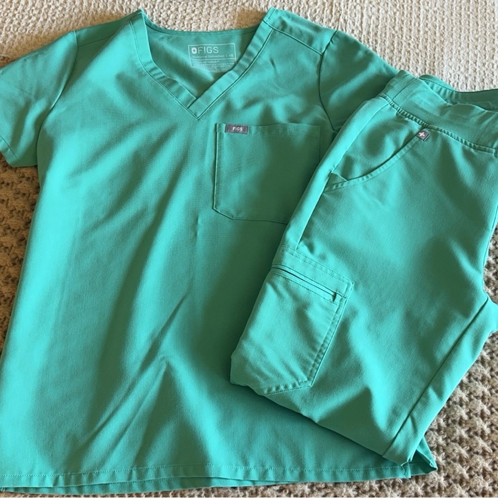 Women’s XS figs scrubs